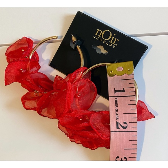 🏷 🆕 Noir Red Floral Hoop Earrings - Picture 4 of 8